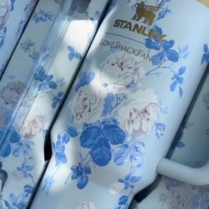 Love Shack Fancy Stanley 40 oz Everblooming Rosettes. New and in wrapper